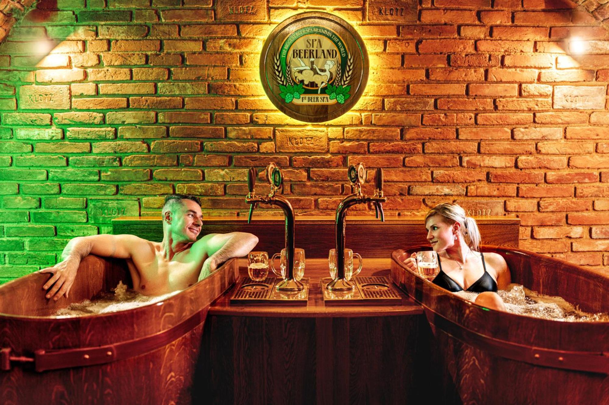 Spa Beerland - At The Golden Lamb Plzeň Exterior foto